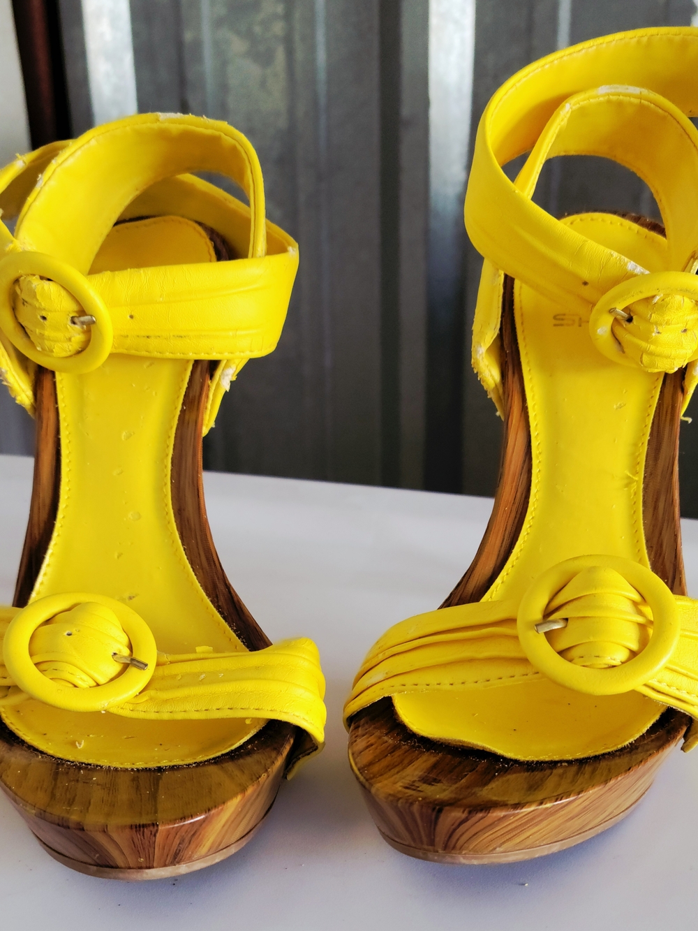 Shiekh Yellow Women's T-Strap Wood Platform Sandals - Sleek Summer Heels